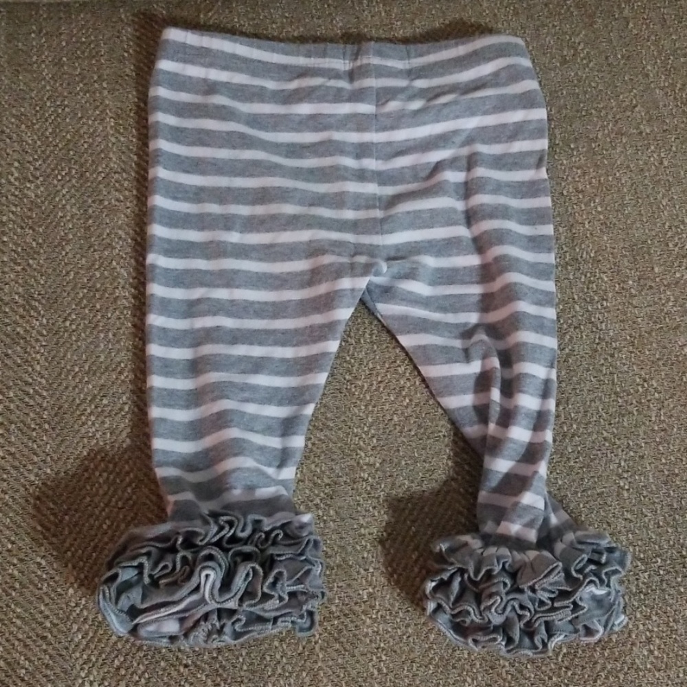 Sew Sassy Ruffle capri - Picture 2 of 2